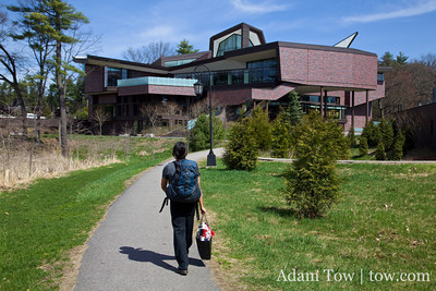 Rae walks to the Student Center at Wellesley College